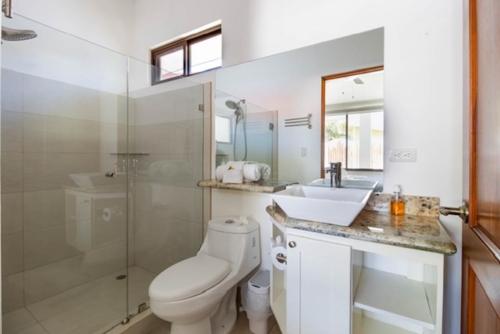 GuestBathJPEG copy.JPEG